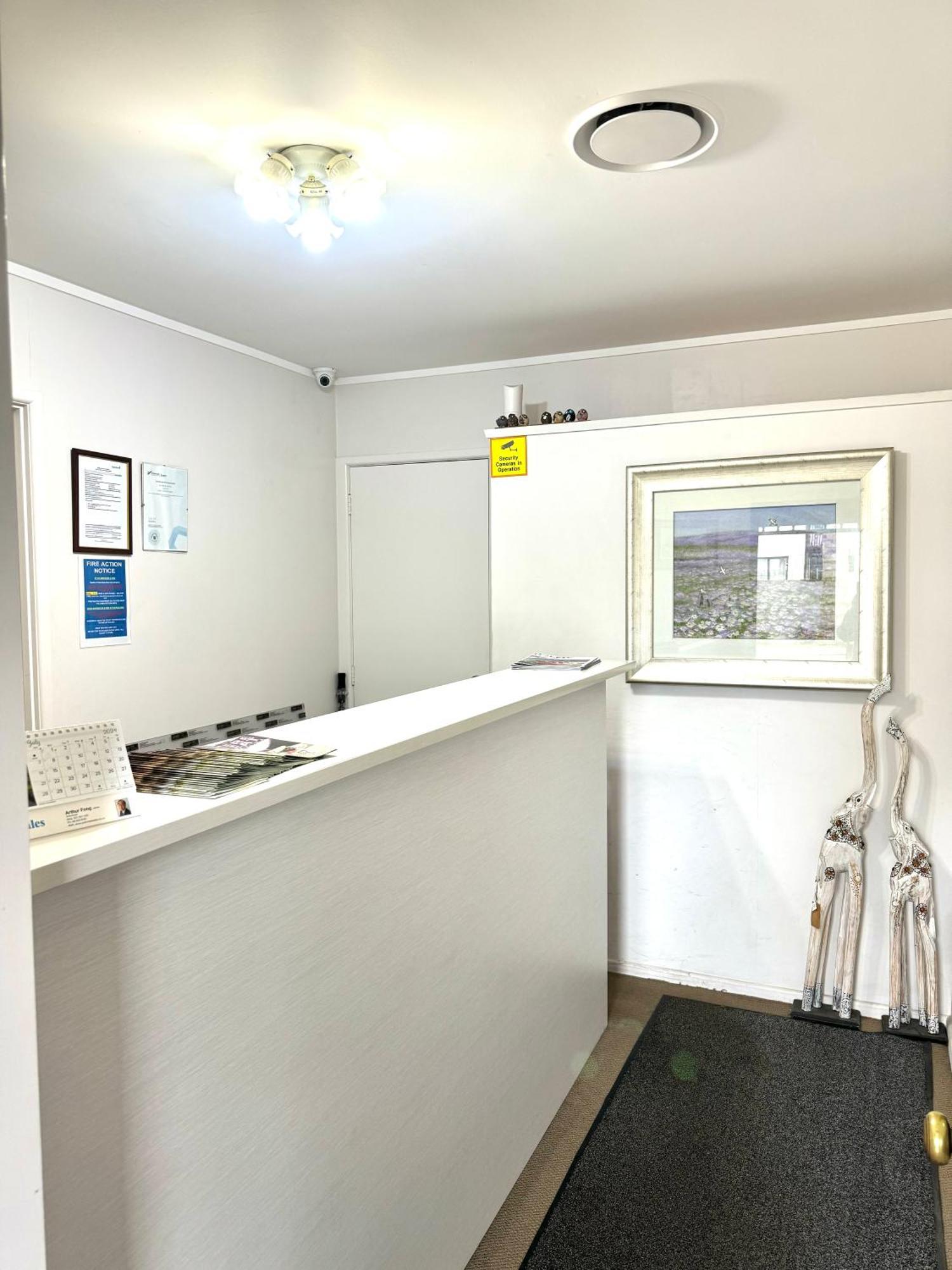 Motel Pioneer Motor &