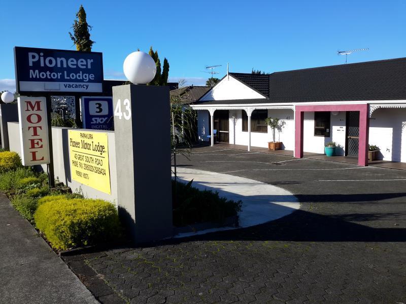 Pioneer Motor & 2* Papakura