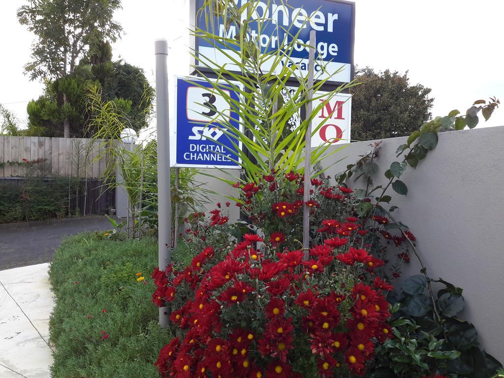 Pioneer Motor & 2* Papakura