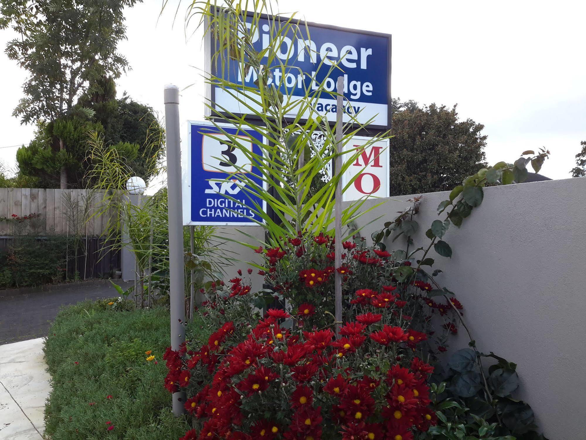 Pioneer Motor & 2* Papakura